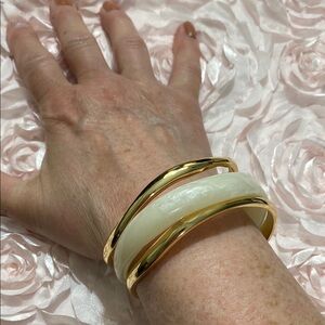 Elegant NWOT Gold Tone and Cream Bangle Bracelets!